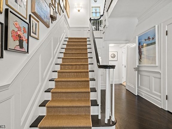 5th image of 281 Forest Ave