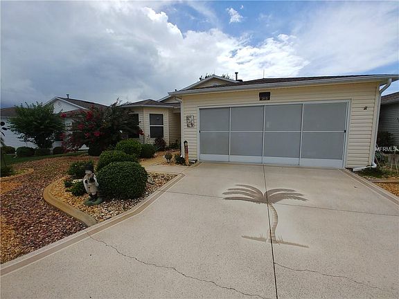 2nd image of 213 Grand Vista Trl