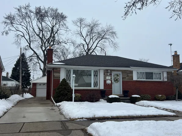 870 Champaign Rd, Lincoln Park, MI 48146
