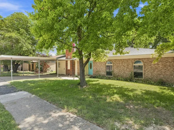 6800 Echo Hill Dr, Watauga, TX 76148