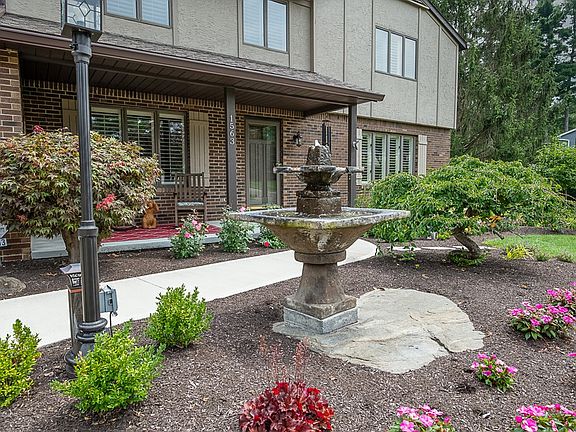 3rd image of 1563 Brookpark Dr