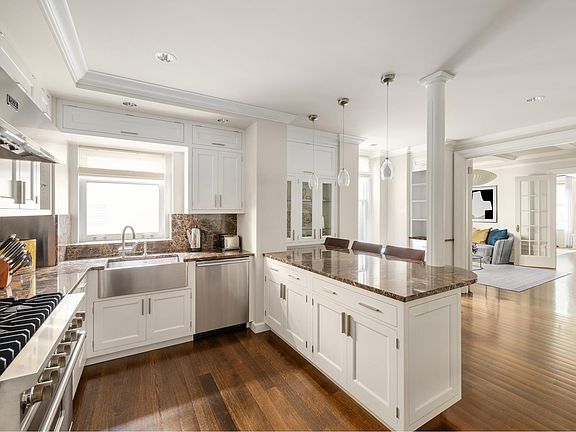 4th image of 116 E 63rd St APT 3C