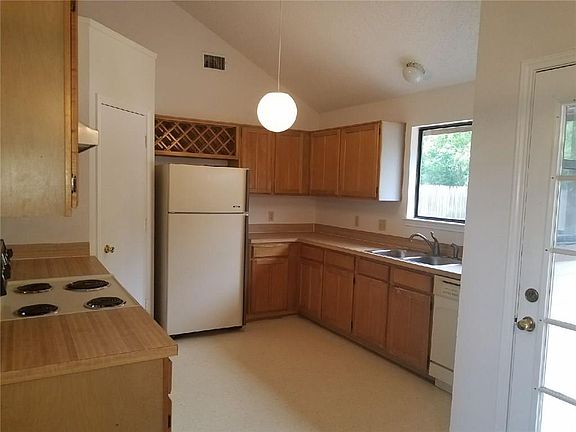 4th image of 229 Iberis Dr