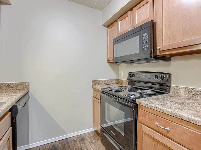 Omaha, NE Evergreen Terrace Apartments | 11A | Kitchen