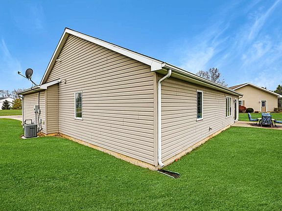 3rd image of 816 S Willow Cv
