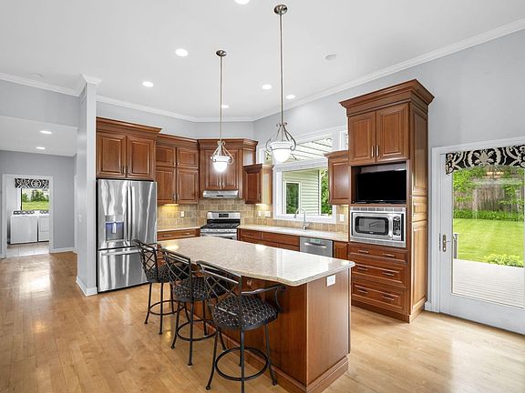 2nd image of 1604 Bellevue BOULEVARD