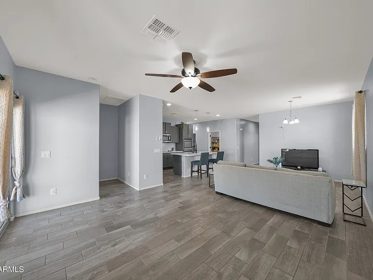 8641 N 61st Dr — Photo 15