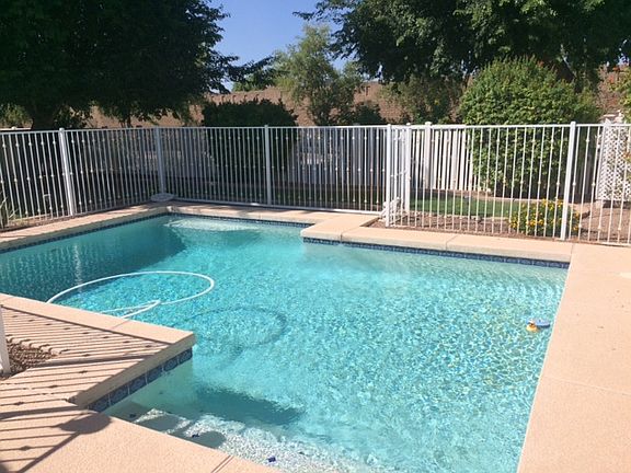 4th image of 3020 E Camellia Dr