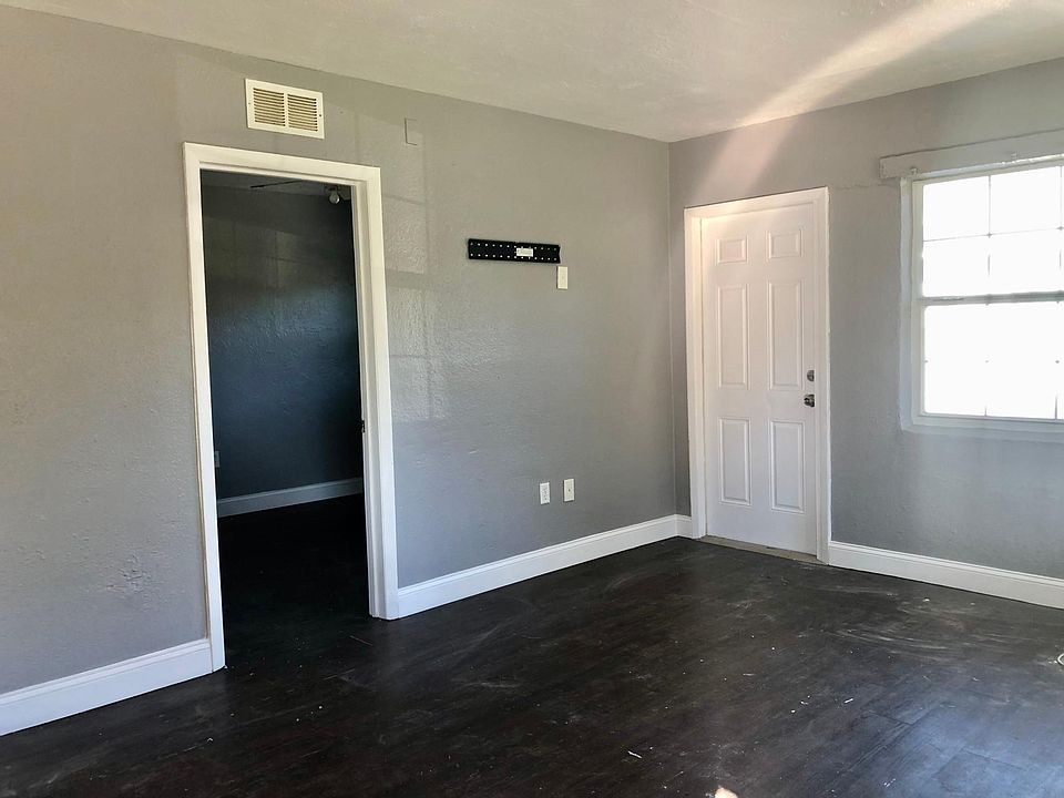 1st image of 808 Palm Bluff St APT A