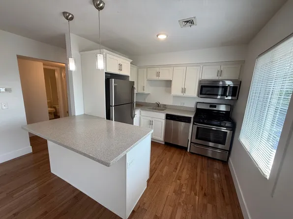 Kristen Place, 428 N 40th St APT 9, Omaha, NE 68131