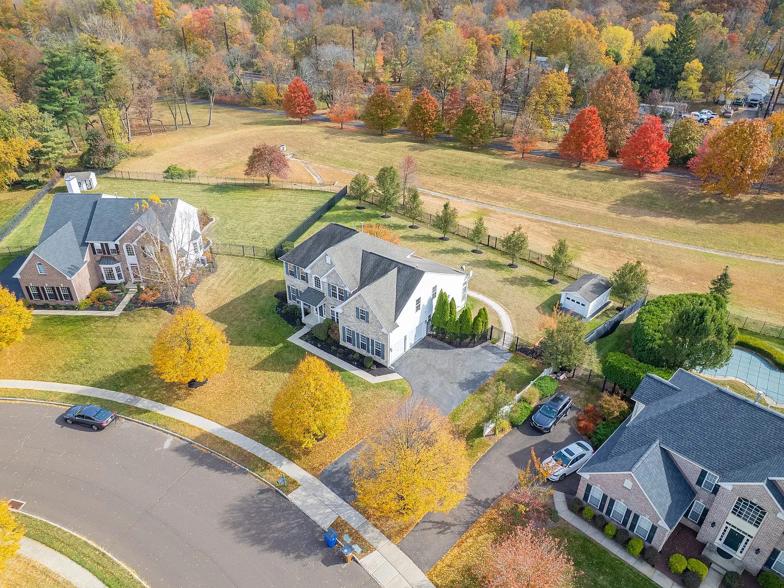 5 bed, 5350 sqft, $5,800 — Photo 3