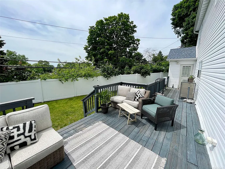 11 Charlotte Pl — Photo 32
