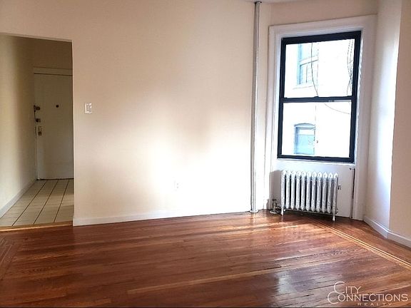 4th image of 119 Washington Pl APT 17