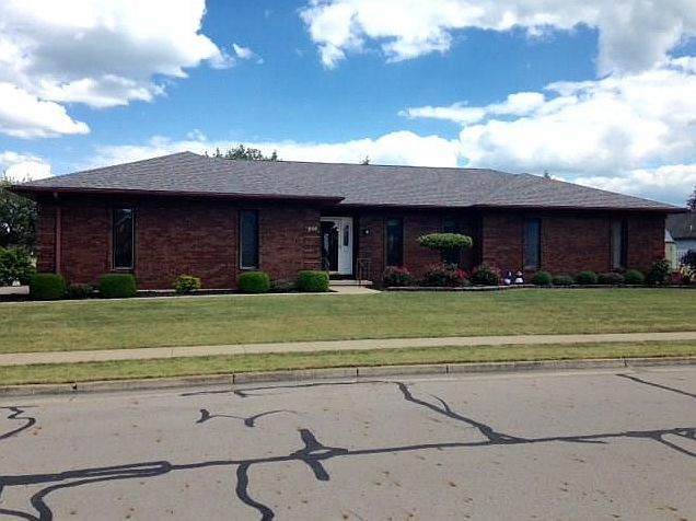 1st image of 245 Oakwood Dr