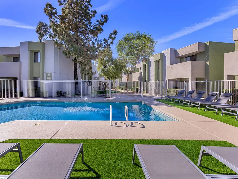 Lemon & Pear Tree Apartments — Photo 7
