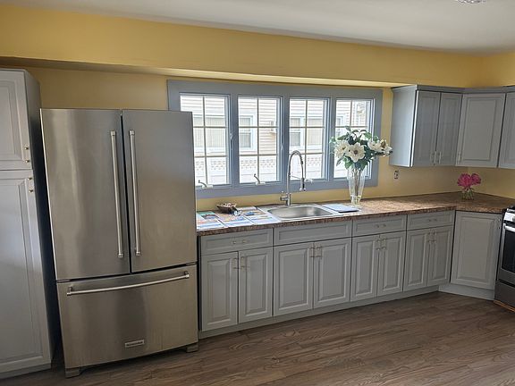 5th image of 715 Thrush Ave #1