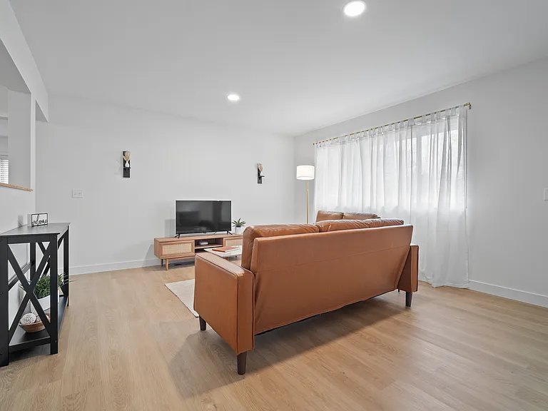 1105 Julienne Dr — Photo 4