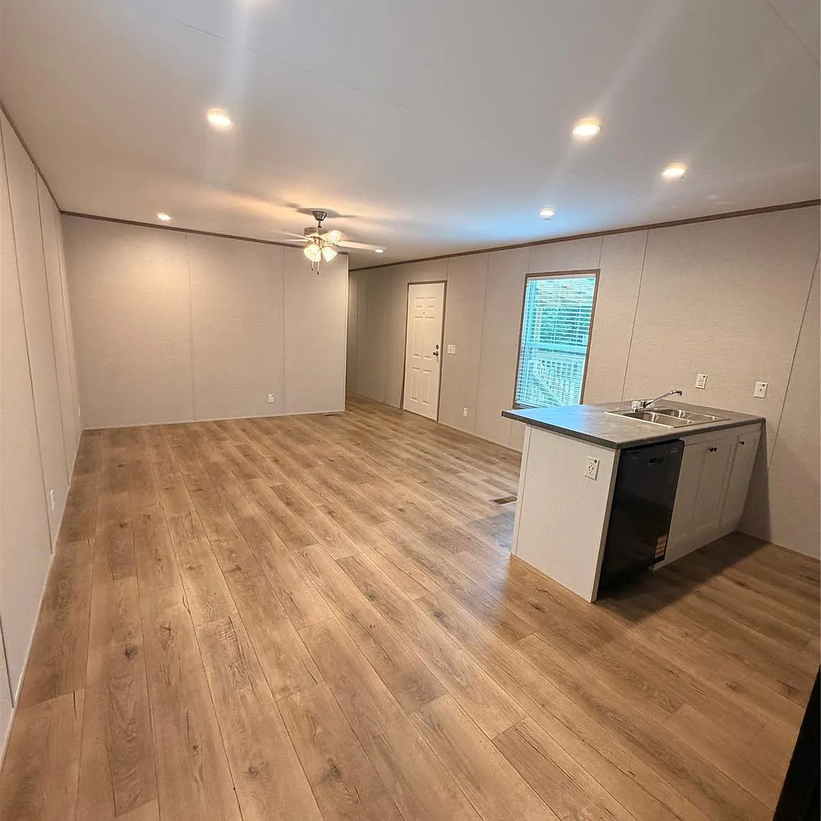 3 bed, 2.0 bath, 1092 sqft, $1,700 — Photo 3