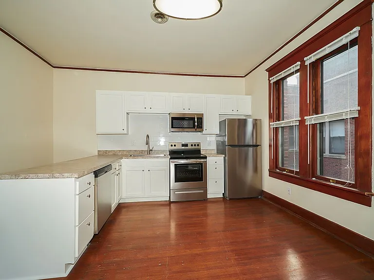 The Bronx on Central - Luxury Living in Old World Setting — Photo 28
