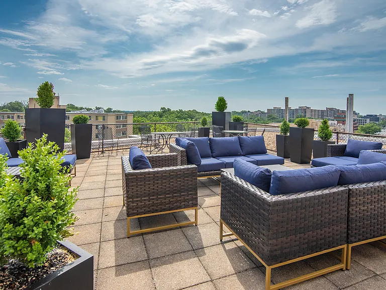 Connecticut House Apartments — Photo 14