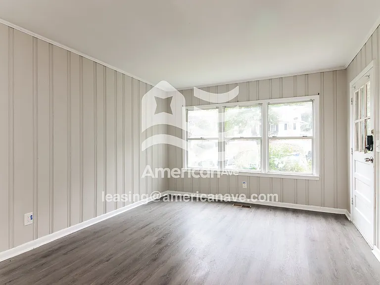 1363271_004_living_room_14159804.jpg