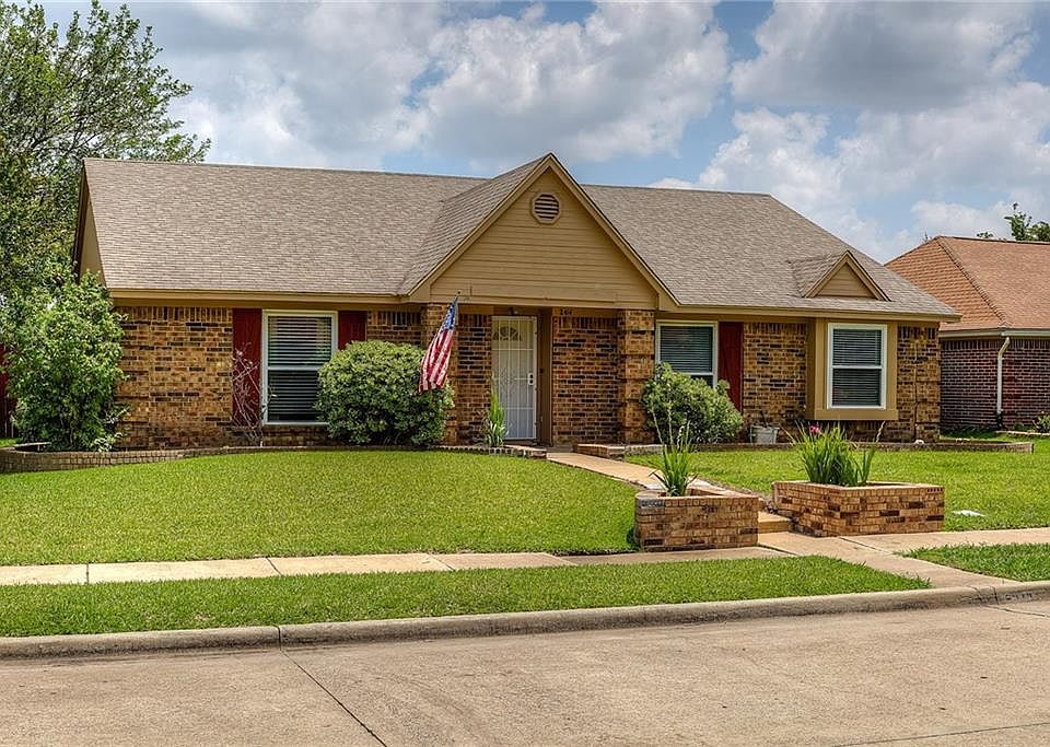1st image of 2414 Neal Dr