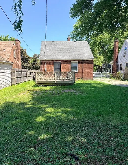 3 bed, 1200 sqft, $1,225 — Photo 2