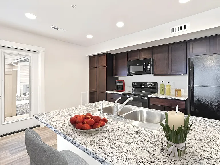 Move in and Save at Creekside Townhomes! — Photo 27