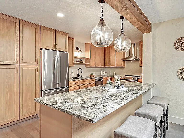 1st image of 804 Loma Boreal St