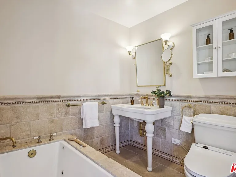 2411 Mount Olympus Dr — Photo 53