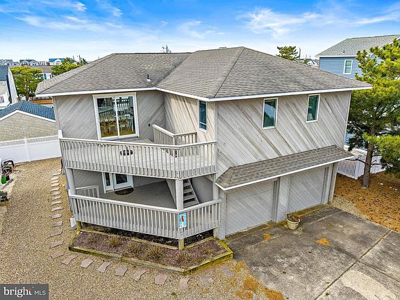 5th image of 102 E Weldon Pl