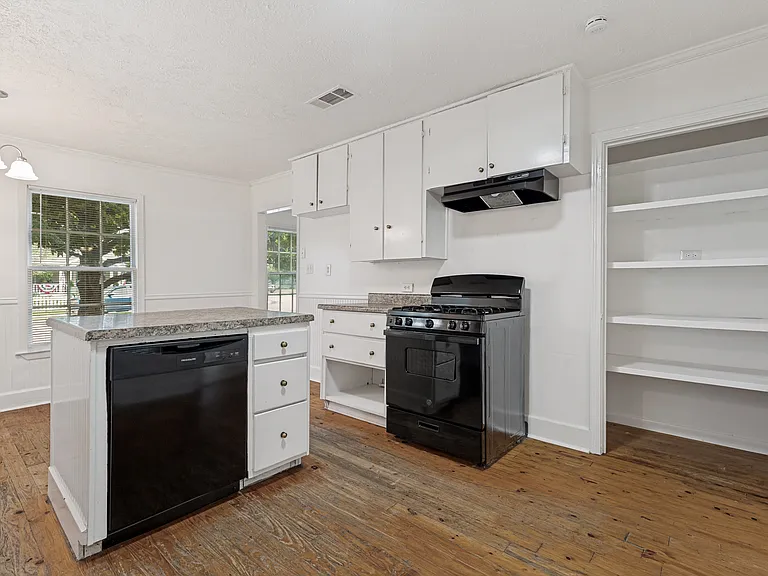 901 W Virginia St — Photo 5