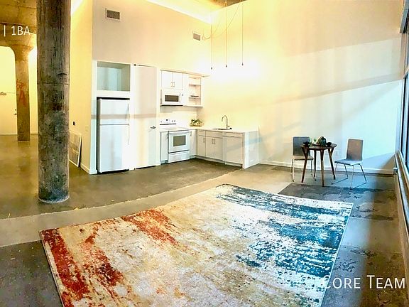 3rd image of 1719 Walnut St #206