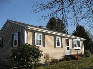 36 Union St, Acushnet, MA 02743