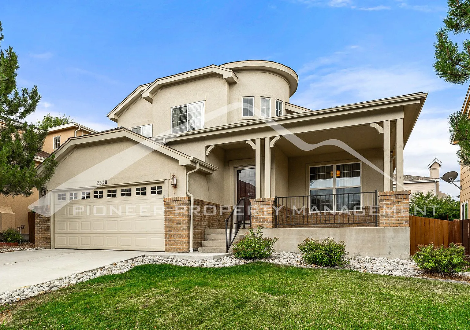 Beautiful Home with 2 Car Garage,Backyard, and Central A/C — Photo 2