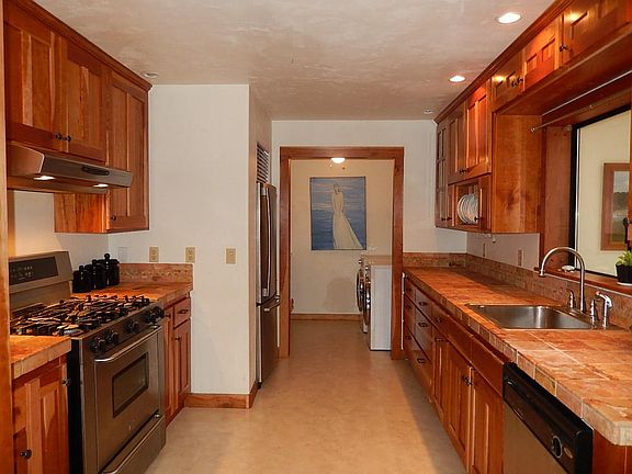 5th image of 4678 Greenwood Heights Dr