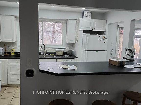 3rd image of 560 Glen Forrest Blvd