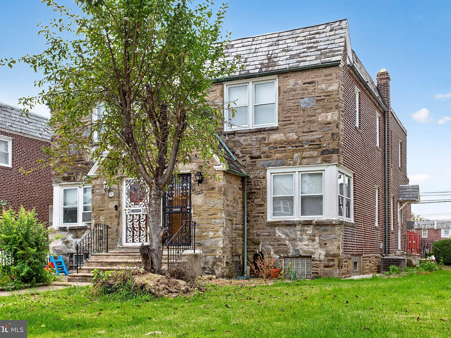 3 bed, 1.5 bath, 1408 sqft, $1,900 — Photo 3