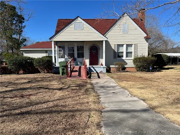 402 S Florence St, Maxton, NC 28364