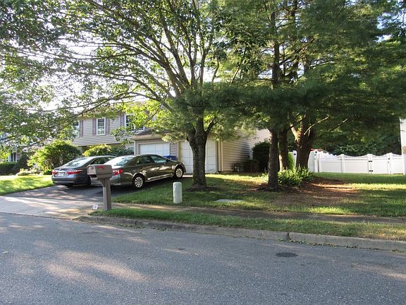 2nd image of 102 Wicklow Ct