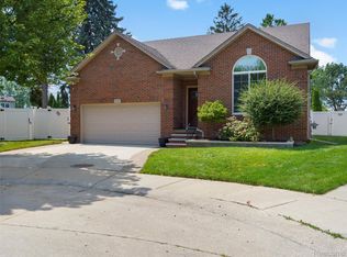 30933 Burberry Dr, Warren, MI