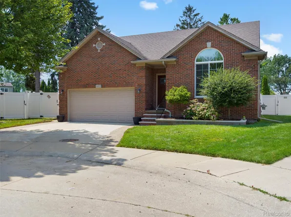 30933 Burberry Dr, Warren, MI 48092