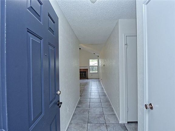 4th image of 704 Hyde Park Pl