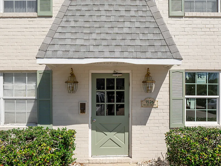 Meadow Brook Terrace — Photo 10