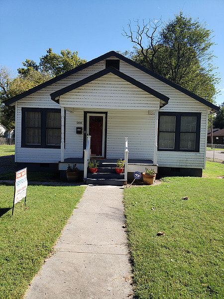 1st image of 200 N Pearl St