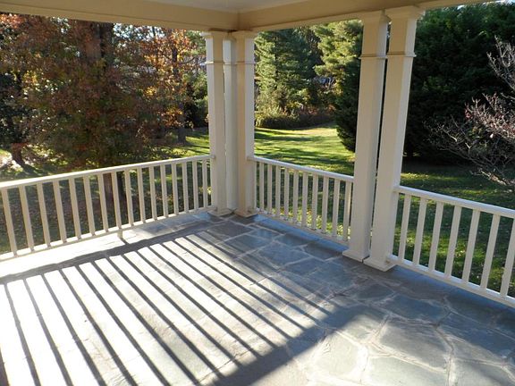 3rd image of 1225 Pickwick Ln