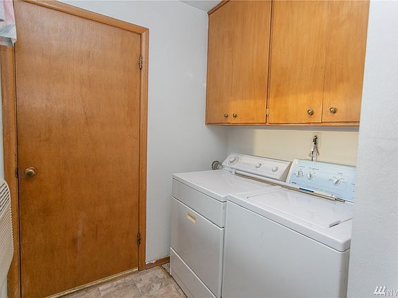 5th image of 297 N 7th Ave