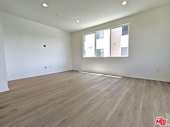 3rd image of 13024 Union Ave Unit 201
