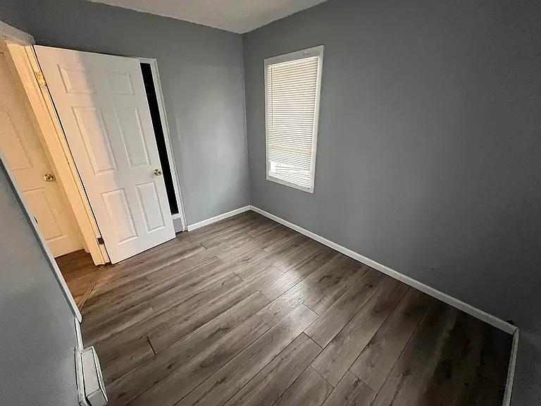 2210 Blades Ave — Photo 3