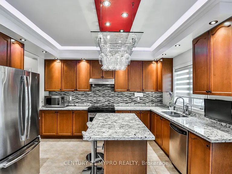 431 Woodspring Ave E — Photo 22